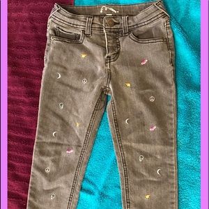 Girls size 5 embroidered trendy skinny jeans